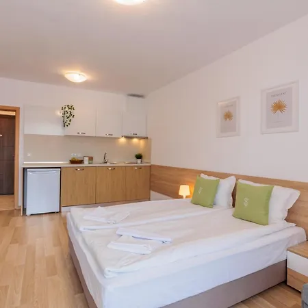 Apartment Flora Sarafovo *