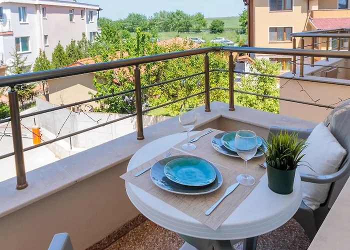 Flora Sarafovo דירה *